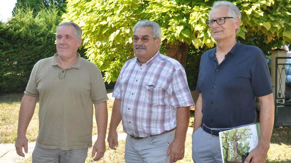 Jean Mouzat, président du Modef, entouré de Pierre Thomas, secrétaire général et Raymond Girardi, vice-président. © Claude Hélène Yvard
